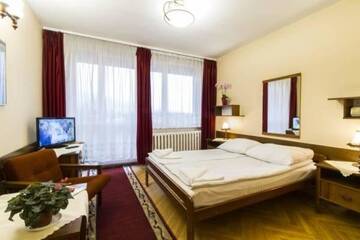 Фото номера Номер Делюкс с кроватью размера «queen-size» Отель Hotel PRL RZEMIEŚLNIK г. Закопане 2