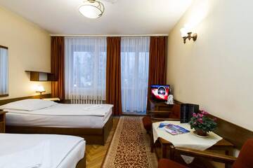 Фото номера Двухместный номер с 2 отдельными кроватями Отель Hotel PRL RZEMIEŚLNIK г. Закопане 9