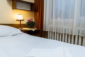 Фото номера Двухместный номер с 2 отдельными кроватями Отель Hotel PRL RZEMIEŚLNIK г. Закопане 11