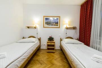 Фото номера Двухместный номер с 2 отдельными кроватями Отель Hotel PRL RZEMIEŚLNIK г. Закопане 18