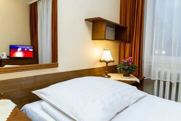Фото номера Двухместный номер с 2 отдельными кроватями Отель Hotel PRL RZEMIEŚLNIK г. Закопане 12