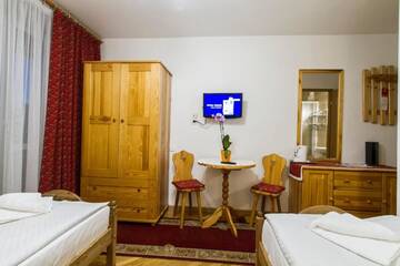 Фото номера Двухместный номер с 2 отдельными кроватями Отель Hotel PRL RZEMIEŚLNIK г. Закопане 20