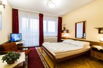Фото номера Номер Делюкс с кроватью размера «queen-size» Отель Hotel PRL RZEMIEŚLNIK г. Закопане 4
