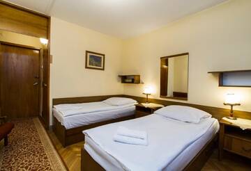 Фото номера Двухместный номер с 2 отдельными кроватями Отель Hotel PRL RZEMIEŚLNIK г. Закопане 2