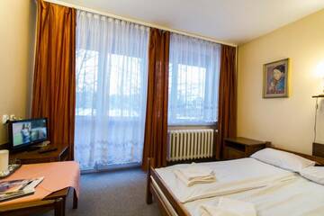 Фото номера Двухместный номер Делюкс с 1 кроватью Отель Hotel PRL RZEMIEŚLNIK г. Закопане 3