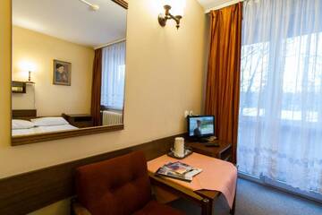 Фото номера Двухместный номер Делюкс с 1 кроватью Отель Hotel PRL RZEMIEŚLNIK г. Закопане 5