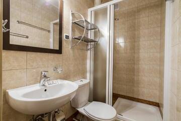 Фото номера Двухместный номер с 2 отдельными кроватями Отель Hotel PRL RZEMIEŚLNIK г. Закопане 23