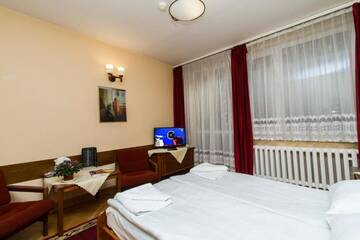 Фото номера Номер с кроватью размера «queen-size» Отель Hotel PRL RZEMIEŚLNIK г. Закопане 5