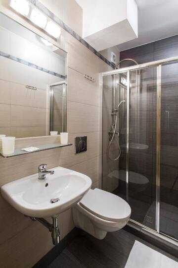 Фото номера Двухместный номер Делюкс с 2 отдельными кроватями Отель Hotel PRL RZEMIEŚLNIK г. Закопане 4