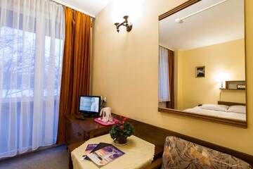 Фото номера Двухместный номер Делюкс с 1 кроватью Отель Hotel PRL RZEMIEŚLNIK г. Закопане 9