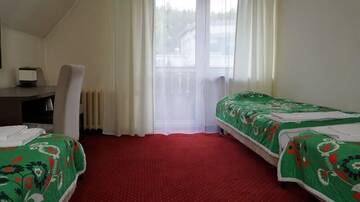 Фото номера Трехместный номер Отели типа «постель и завтрак» Dafne Zakopane i Budynek Turystyczny г. Закопане 3