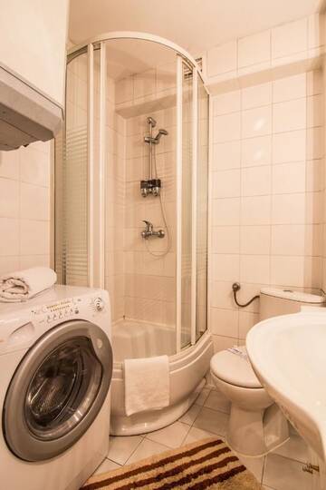 Фото номера Апартаменты (для 6 взрослых) - Sloneczna Street, 8 Апартаменты Apartamenty Krupowy Zakopane г. Закопане 4