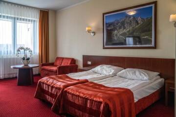 Фото номера Трехместный номер &quot;Комфорт&quot; с балконом Отель Hotel Tatra г. Закопане 3