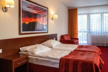 Фото номера Трехместный номер &quot;Комфорт&quot; с балконом Отель Hotel Tatra г. Закопане 5