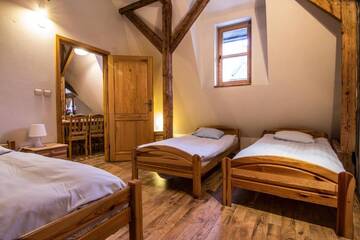 Фото номера Трехместный номер с общей ванной комнатой Хостелы Top Hostel Pokoje Gościnne г. Закопане 2