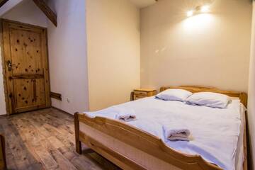 Фото номера Трехместный номер с общей ванной комнатой Хостелы Top Hostel Pokoje Gościnne г. Закопане 3