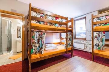 Фото номера Кровать в смежном 6-местном общем номере Хостелы Top Hostel Pokoje Gościnne г. Закопане 2