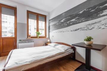 Фото номера Четырехместный номер с ванной комнатой Хостелы Top Hostel Pokoje Gościnne г. Закопане 9
