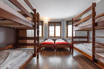 Фото номера Семейный номер с ванной комнатой Хостелы Top Hostel Pokoje Gościnne г. Закопане 2