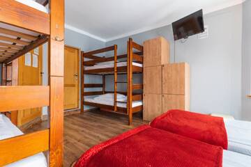 Фото номера Семейный номер с ванной комнатой Хостелы Top Hostel Pokoje Gościnne г. Закопане 3