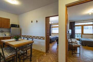 Фото номера Апартаменты с балконом Апартаменты Pokoje i Apartamenty Krupówki 36 г. Закопане 8