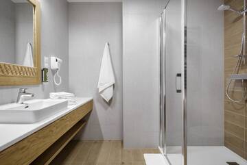 Фото номера Двухместный номер с 1 кроватью или 2 отдельными кроватями Отель Hotel Foluszowy Potok г. Закопане 7