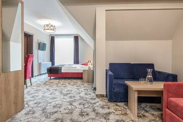 Фото номера Четырехместный номер с балконом Отель RentPlanet - Hotel Nosal г. Закопане 3