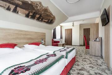 Фото номера Трехместный номер Делюкс Отель RentPlanet - Hotel Nosal г. Закопане 4
