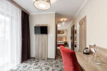 Фото номера Трехместный номер с балконом Отель RentPlanet - Hotel Nosal г. Закопане 4
