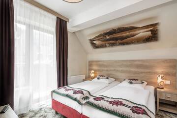 Фото номера Трехместный номер с балконом Отель RentPlanet - Hotel Nosal г. Закопане 3
