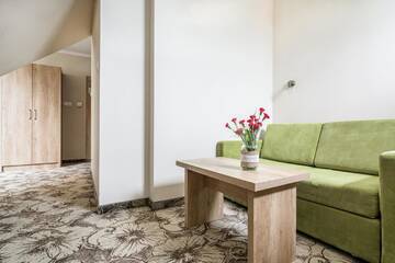 Фото номера Трехместный номер с балконом Отель RentPlanet - Hotel Nosal г. Закопане 4