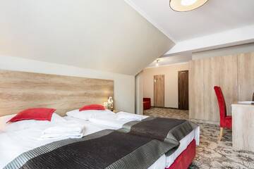 Фото номера Четырехместный номер с балконом Отель RentPlanet - Hotel Nosal г. Закопане 4