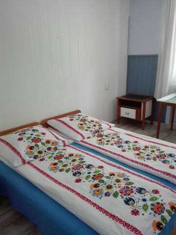 Фото номера Трехместный номер с основными удобствами и общей ванной комнатой Проживание в семье Wynajem Pokoi Zakopane г. Закопане 4