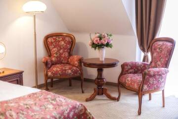 Фото номера Улучшенный двухместный номер с 1 кроватью Отель Hotel Paryski Art &amp; Business г. Закопане 7