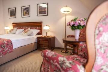 Фото номера Улучшенный двухместный номер с 1 кроватью Отель Hotel Paryski Art &amp; Business г. Закопане 8