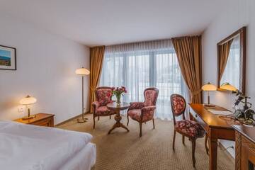Фото номера Улучшенный двухместный номер с 1 кроватью Отель Hotel Paryski Art &amp; Business г. Закопане 13