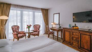 Фото номера Улучшенный двухместный номер с 1 кроватью Отель Hotel Paryski Art &amp; Business г. Закопане 2