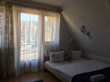 Фото номера Четырехместный номер с балконом Отели типа «постель и завтрак» Villa Gronik г. Закопане 11