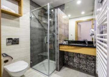Фото номера Двухместный номер с 1 кроватью и балконом Отель Gold Hotel г. Закопане 6