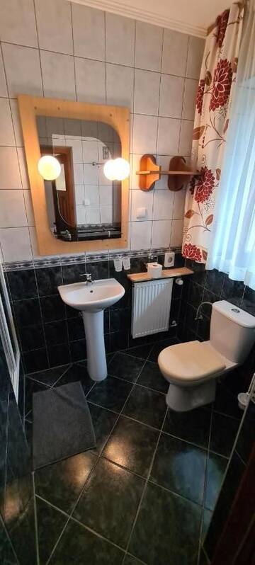 Фото номера Небольшой двухместный номер с 1 кроватью Апарт-отели Aparthotel Pod Nosalem г. Закопане 4