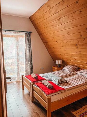 Фото номера Шале с 3 спальнями Шале Urocze domki Zakopane г. Закопане 40