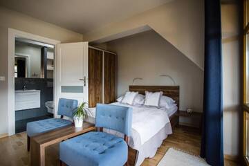 Фото номера Двухместный номер с 1 кроватью и террасой Апартаменты Domek za Strugiem - pokoje i apartamenty г. Закопане 7