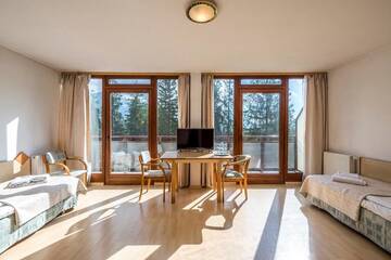 Фото номера Трехместный номер эконом-класса Курортные отели Geovita Zakopane г. Закопане 4